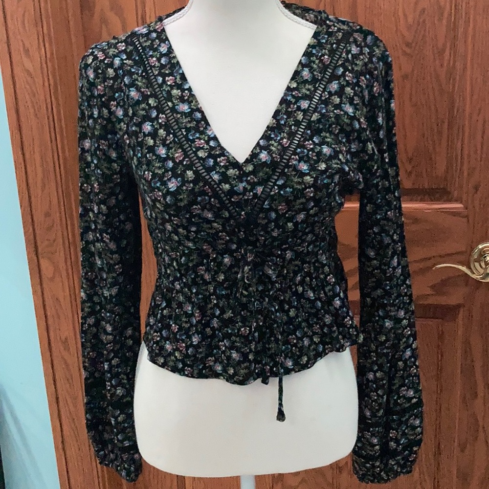 Aeropastale Floral Flowy Long Sleeve Top